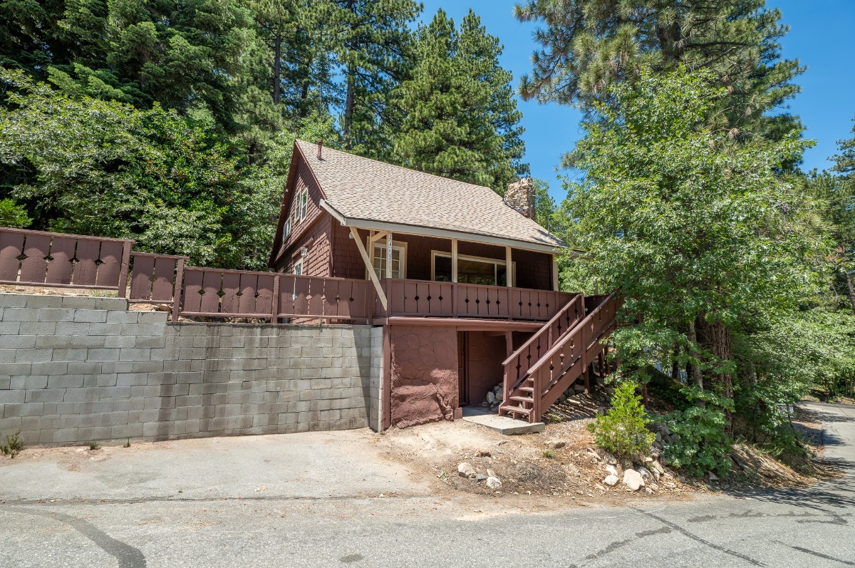 2462 Spring Dr, Running Springs, CA 92382