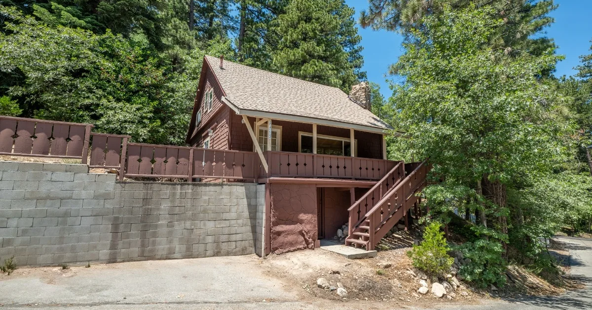 2462 Spring Dr, Running Springs, CA 92382