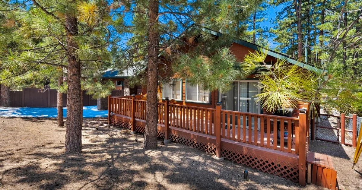 128 Crater Lake Rd, Big Bear Lake, CA 92315