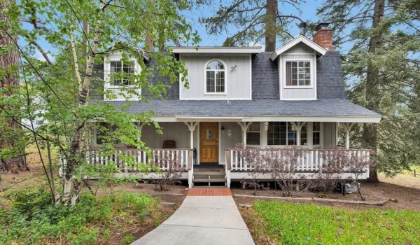 908 Knickerbocker Rd, Big Bear Lake, CA 92315