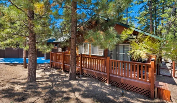 128 Crater Lake Rd, Big Bear Lake, CA 92315