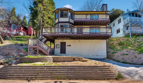 23930 Zuger Dr, Crestline, CA 92325