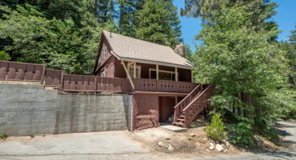 2462 Spring Dr, Running Springs, CA 92382