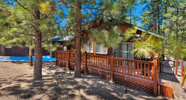 128 Crater Lake Rd, Big Bear Lake, CA 92315