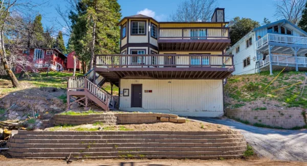 23930 Zuger Dr, Crestline, CA 92325